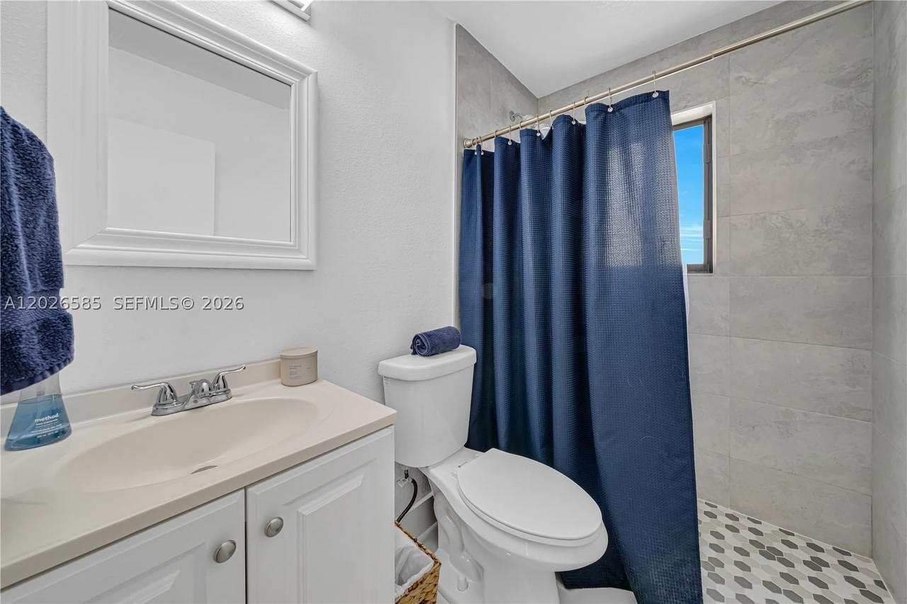 Real estate property located at 9265 Martinique Dr, Miami-dade, Pine Tree Manor Sec 2, Cutler Bay, FL