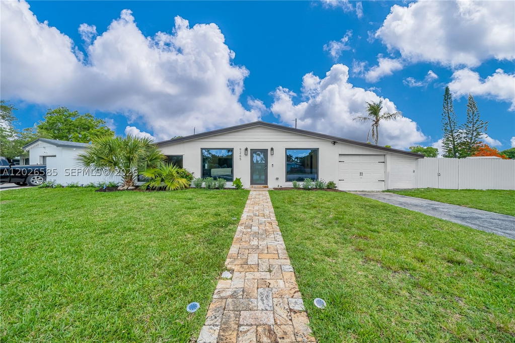 Real estate property located at 9265 Martinique Dr, Miami-dade, Pine Tree Manor Sec 2, Cutler Bay, FL