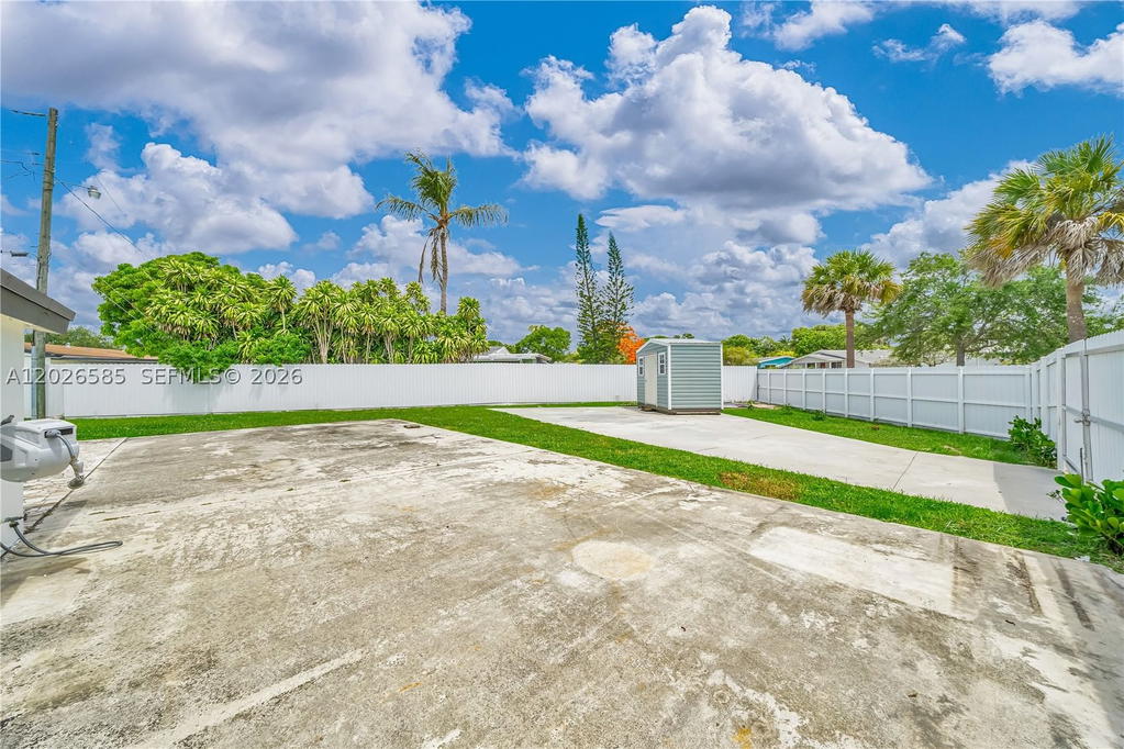 Real estate property located at 9265 Martinique Dr, Miami-dade, Pine Tree Manor Sec 2, Cutler Bay, FL