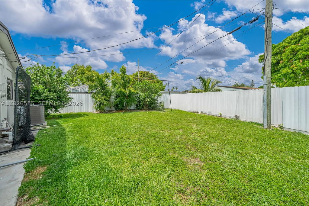 Real estate property located at 9265 Martinique Dr, Miami-dade, Pine Tree Manor Sec 2, Cutler Bay, FL