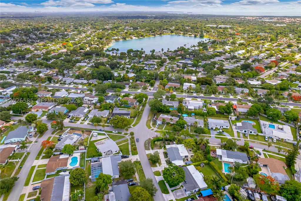 Real estate property located at 9265 Martinique Dr, Miami-dade, Pine Tree Manor Sec 2, Cutler Bay, FL