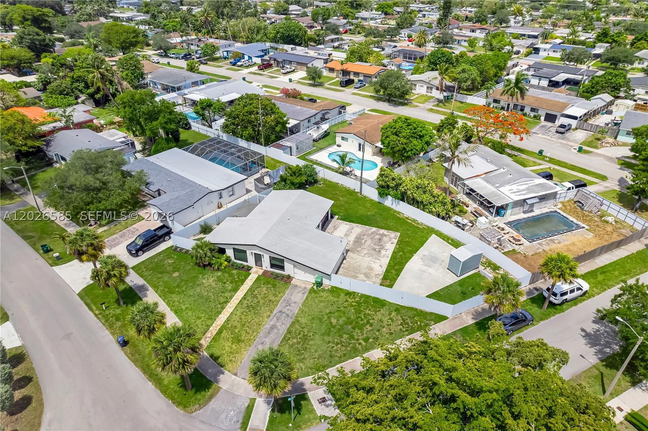 Real estate property located at 9265 Martinique Dr, Miami-dade, Pine Tree Manor Sec 2, Cutler Bay, FL
