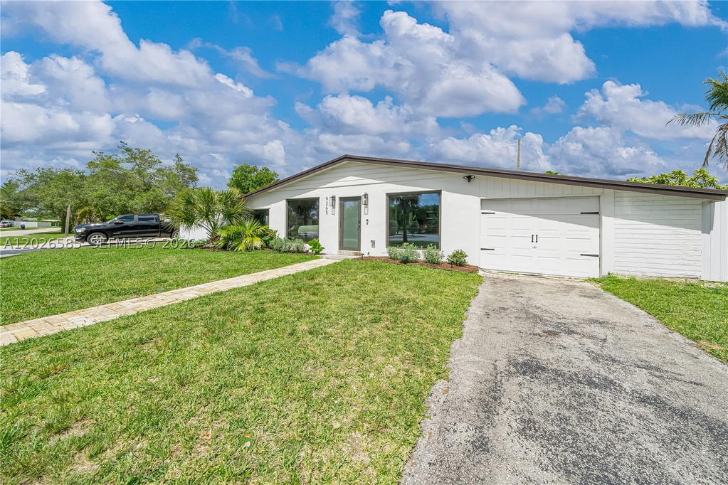 Real estate property located at 9265 Martinique Dr, Miami-dade, Pine Tree Manor Sec 2, Cutler Bay, FL