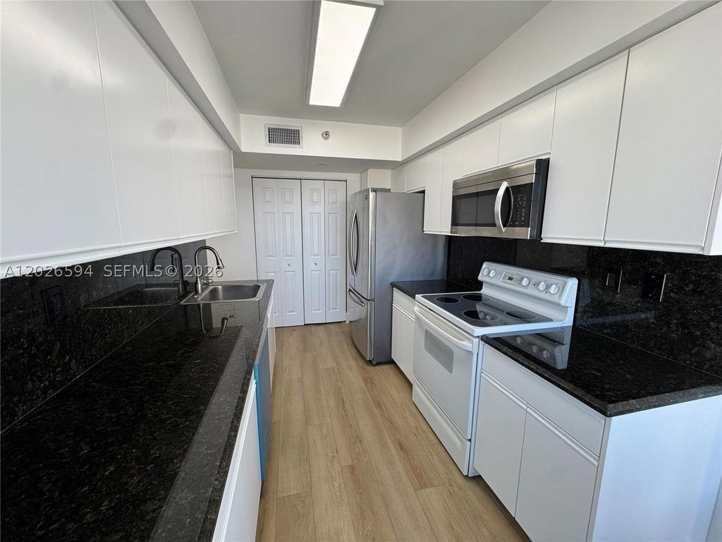 Real estate property located at 3530 Mystic Pointe Dr #2709, Miami-dade, Mystic Pointe Tower 500 C, Aventura, FL