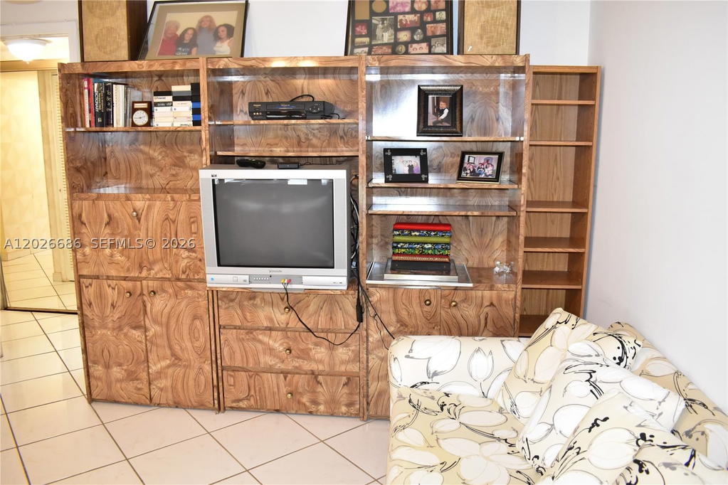 Real estate property located at 9461 Sunrise Lakes Blvd #103, Broward, Sunrise Lakes 134 Condo, Sunrise, FL