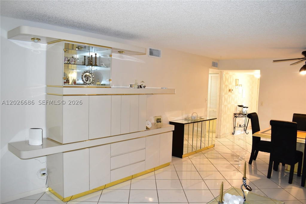 Real estate property located at 9461 Sunrise Lakes Blvd #103, Broward, Sunrise Lakes 134 Condo, Sunrise, FL