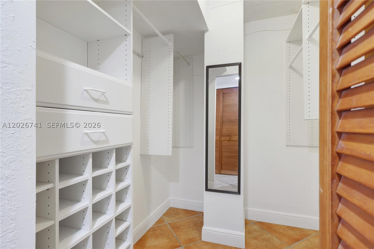 Real estate property located at 6801 Indian Creek Dr #602, Miami-dade, Boston Plaza Condo, Miami Beach, FL