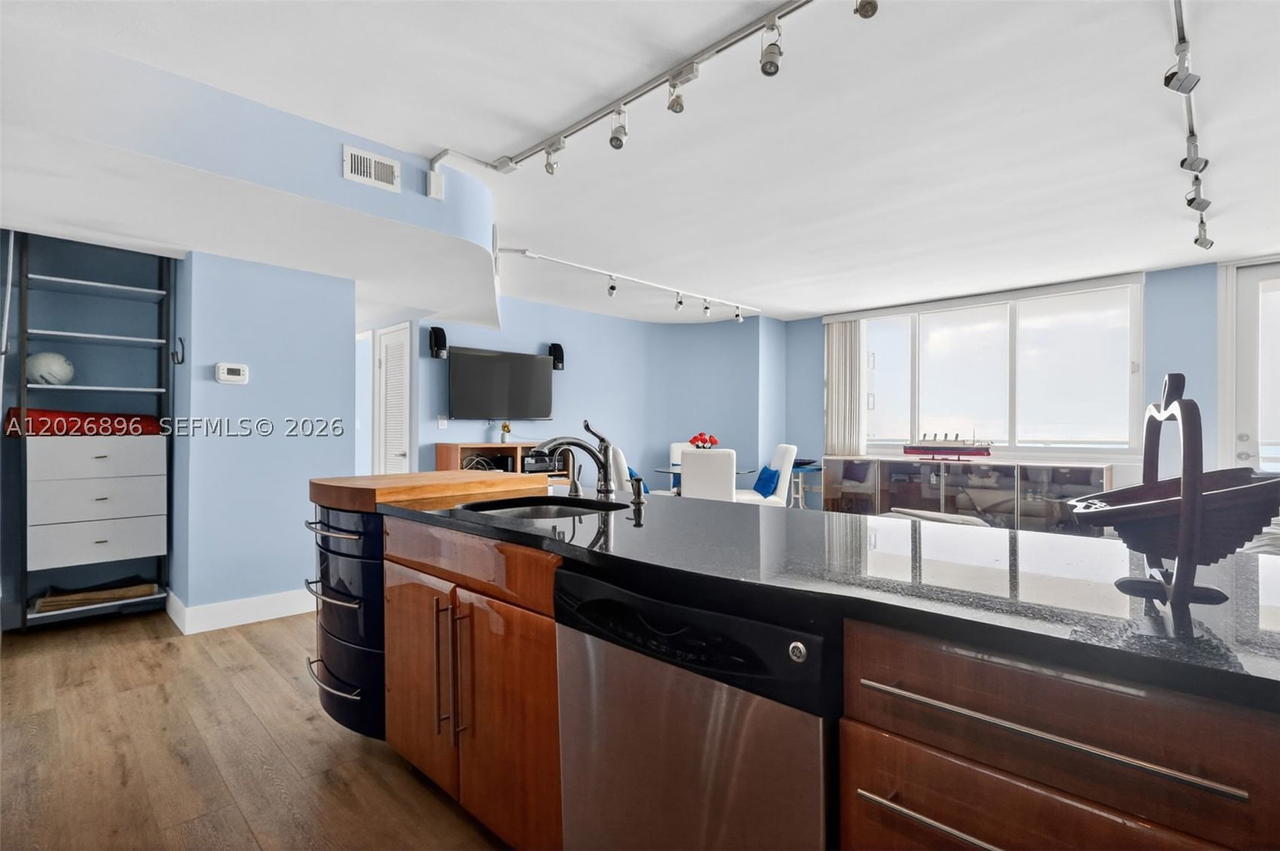 Real estate property located at 7135 Collins Ave #1124, Miami-dade, Burleigh House Condo, Miami Beach, FL
