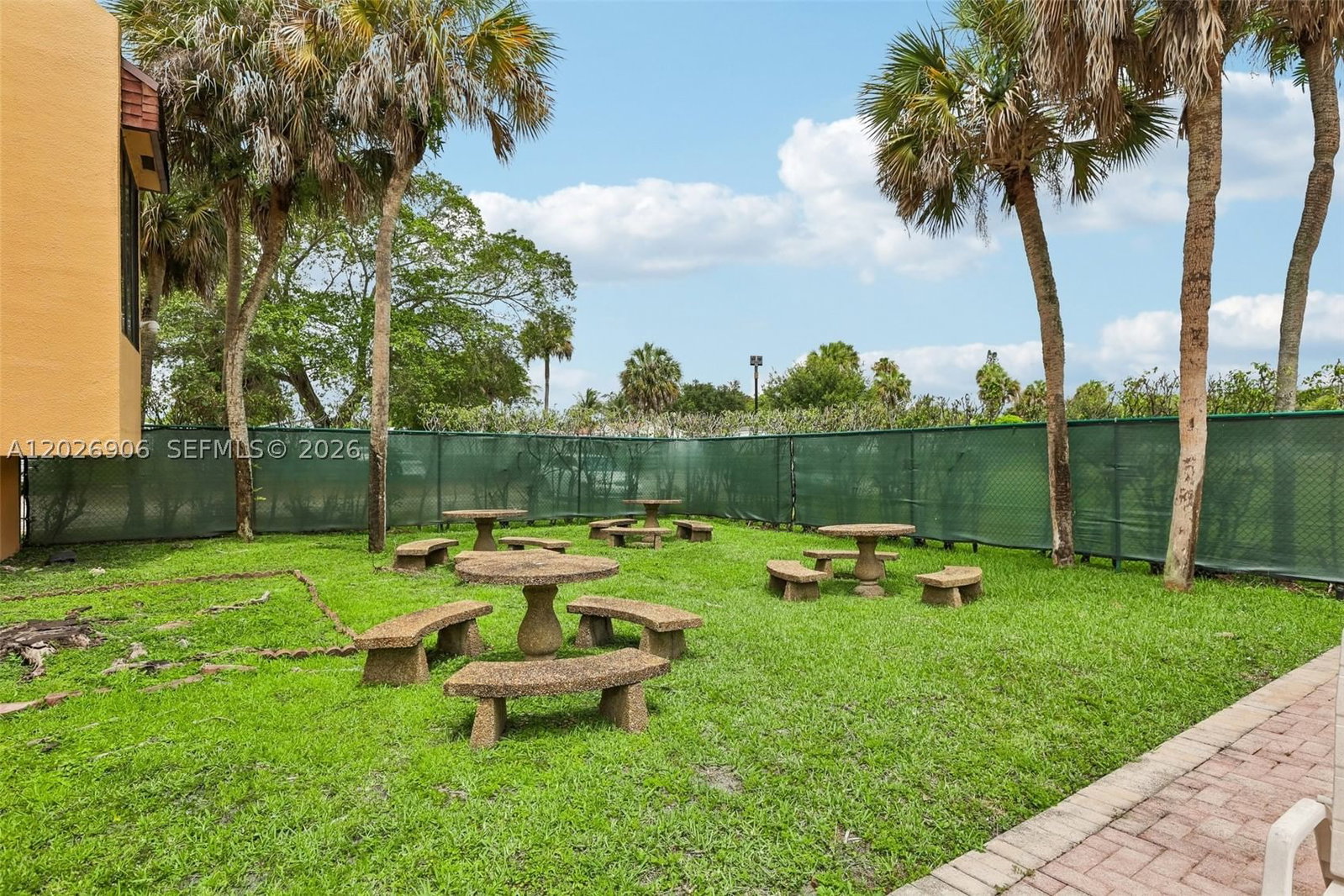 Real estate property located at 400 Commodore Dr #206, Broward, Lago West Condominium, Plantation, FL