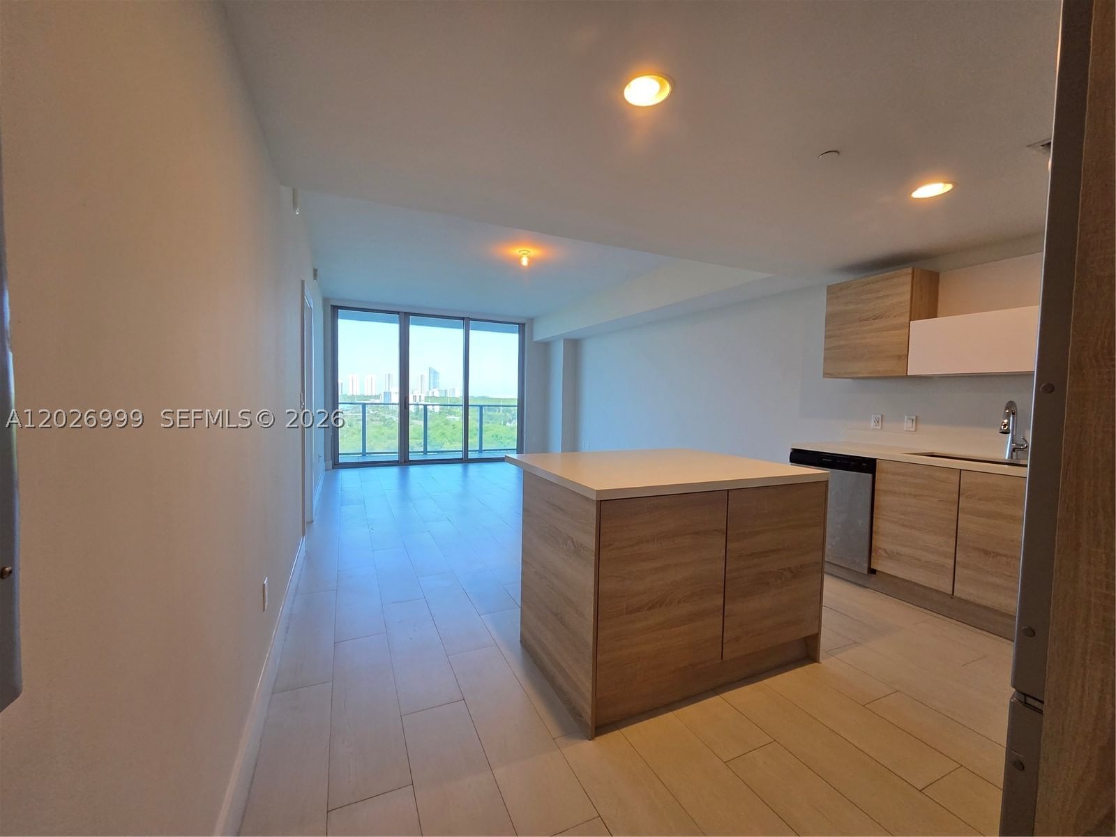 Real estate property located at 16385 Biscayne Blvd #1019, Miami-dade, The Harbour South Condo, North Miami Beach, FL