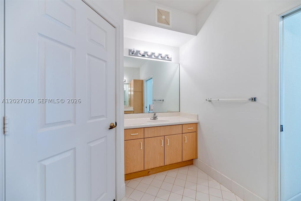 Real estate property located at 1695 Passion Vine Cir #22-1, Broward, Mariposa Pointe At Weston, Weston, FL