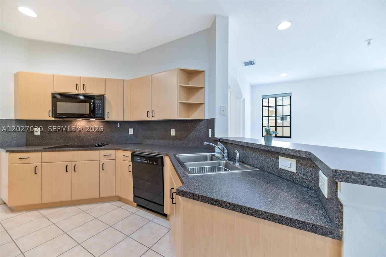 Real estate property located at 1695 Passion Vine Cir #22-1, Broward, Mariposa Pointe At Weston, Weston, FL