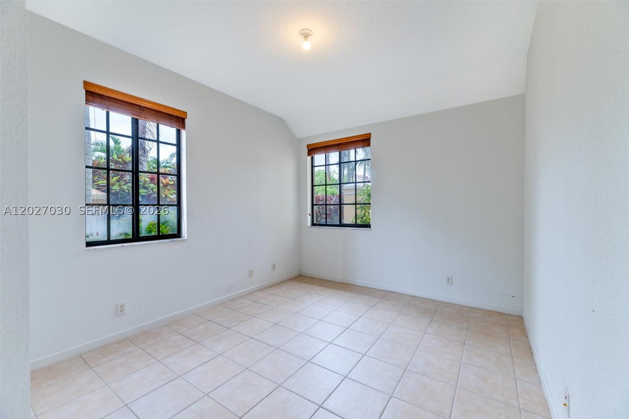 Real estate property located at 1695 Passion Vine Cir #22-1, Broward, Mariposa Pointe At Weston, Weston, FL