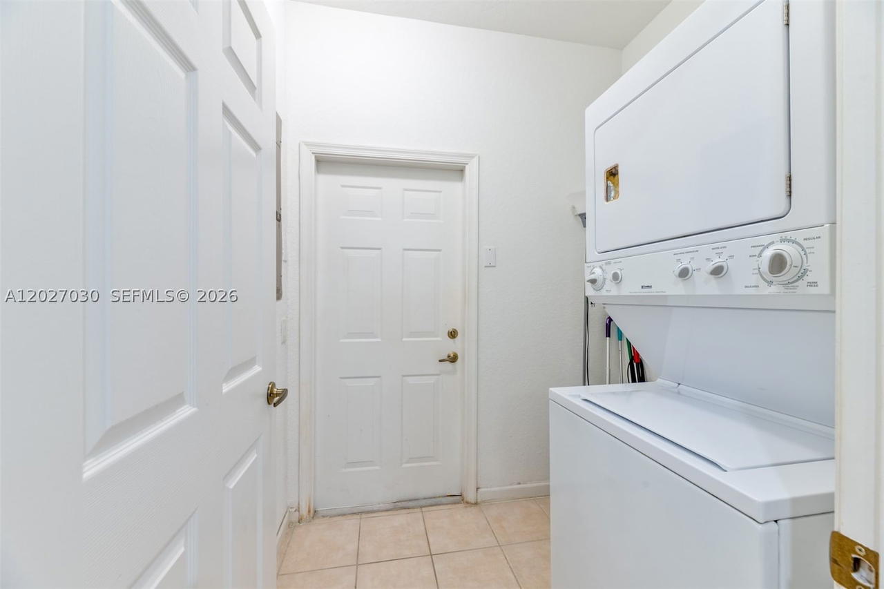 Real estate property located at 1695 Passion Vine Cir #22-1, Broward, Mariposa Pointe At Weston, Weston, FL
