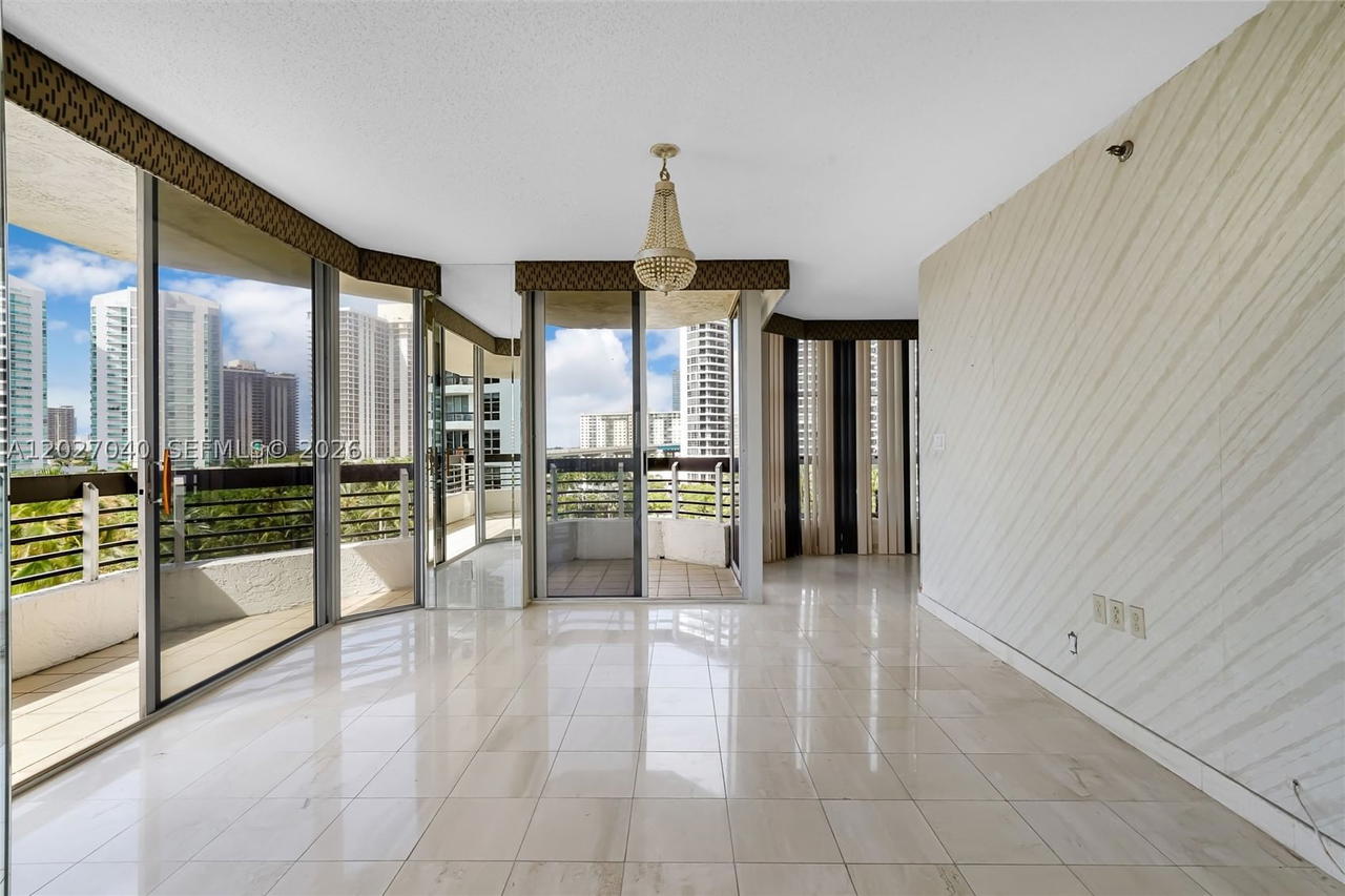 Real estate property located at 3600 Mystic Pointe Dr #812, Miami-dade, Mystic Pointe Condo No On, Aventura, FL