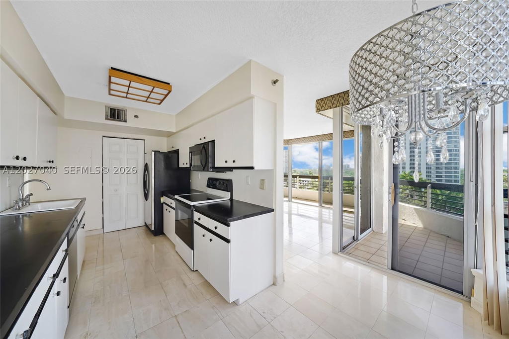 Real estate property located at 3600 Mystic Pointe Dr #812, Miami-dade, Mystic Pointe Condo No On, Aventura, FL