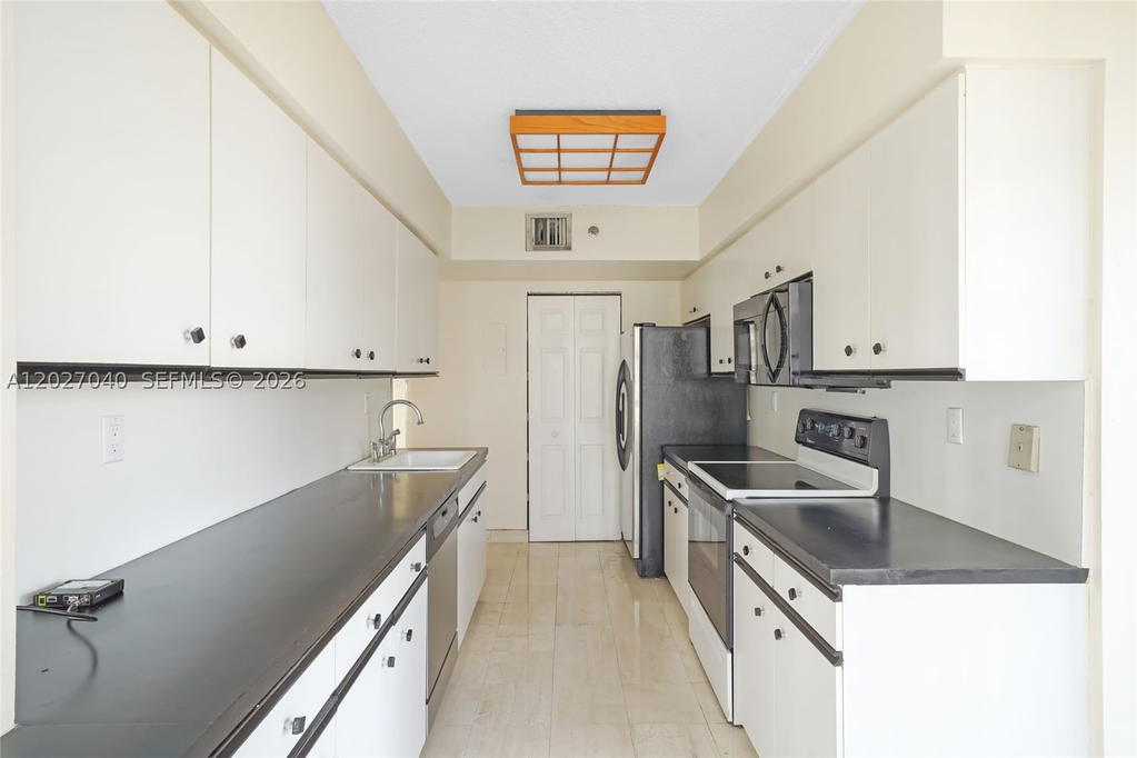 Real estate property located at 3600 Mystic Pointe Dr #812, Miami-dade, Mystic Pointe Condo No On, Aventura, FL