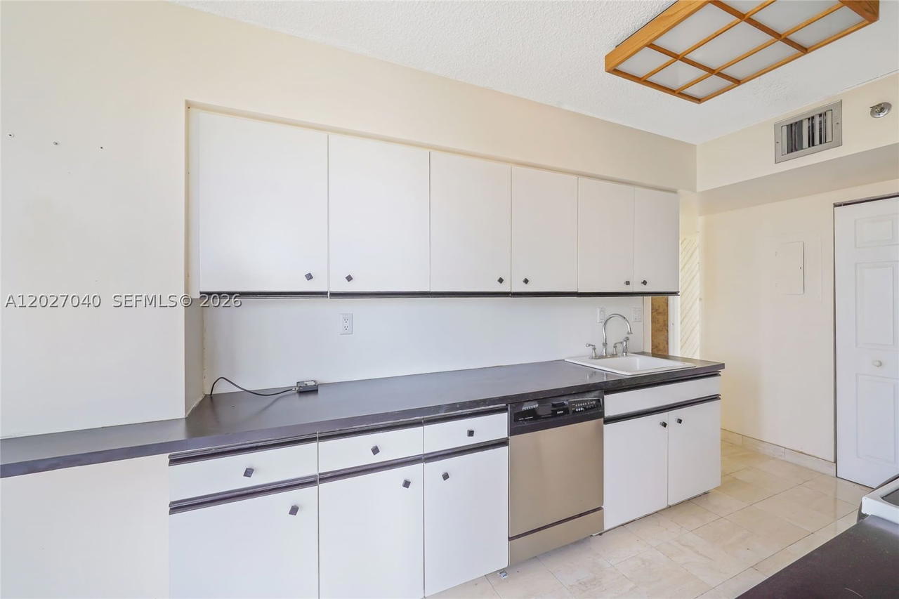Real estate property located at 3600 Mystic Pointe Dr #812, Miami-dade, Mystic Pointe Condo No On, Aventura, FL