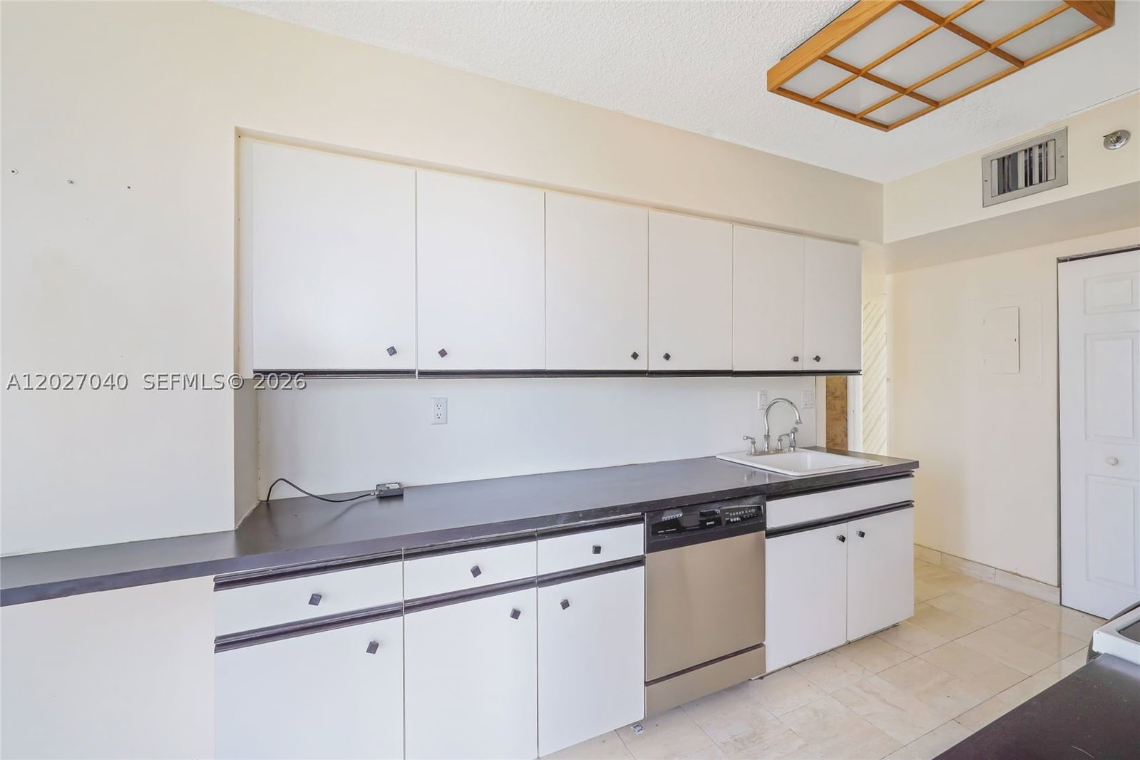 Real estate property located at 3600 Mystic Pointe Dr #812, Miami-dade, Mystic Pointe Condo No On, Aventura, FL