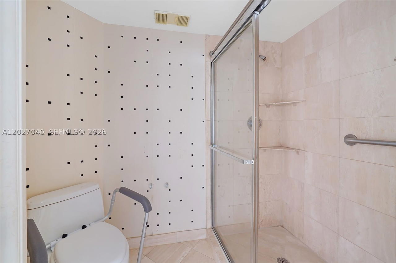 Real estate property located at 3600 Mystic Pointe Dr #812, Miami-dade, Mystic Pointe Condo No On, Aventura, FL