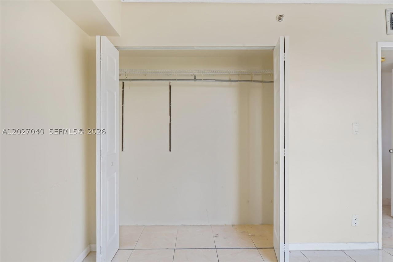 Real estate property located at 3600 Mystic Pointe Dr #812, Miami-dade, Mystic Pointe Condo No On, Aventura, FL
