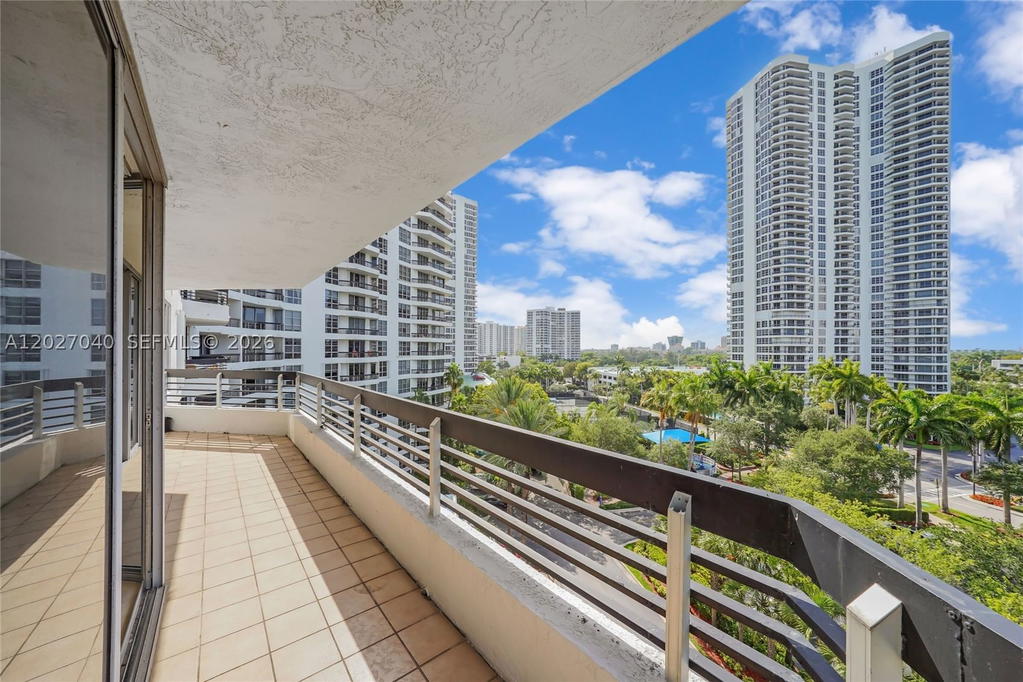 Real estate property located at 3600 Mystic Pointe Dr #812, Miami-dade, Mystic Pointe Condo No On, Aventura, FL