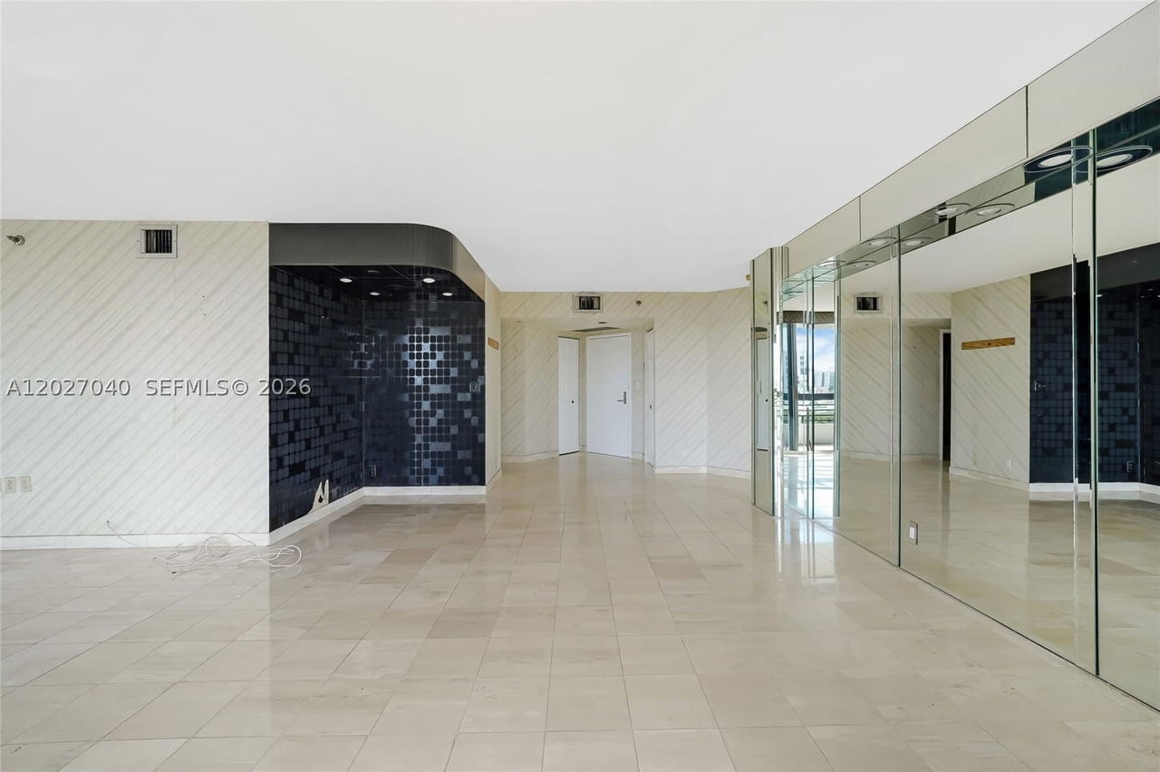 Real estate property located at 3600 Mystic Pointe Dr #812, Miami-dade, Mystic Pointe Condo No On, Aventura, FL