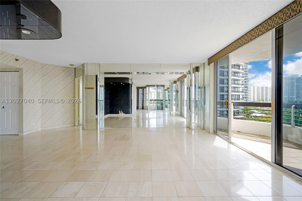 Real estate property located at 3600 Mystic Pointe Dr #812, Miami-dade, Mystic Pointe Condo No On, Aventura, FL