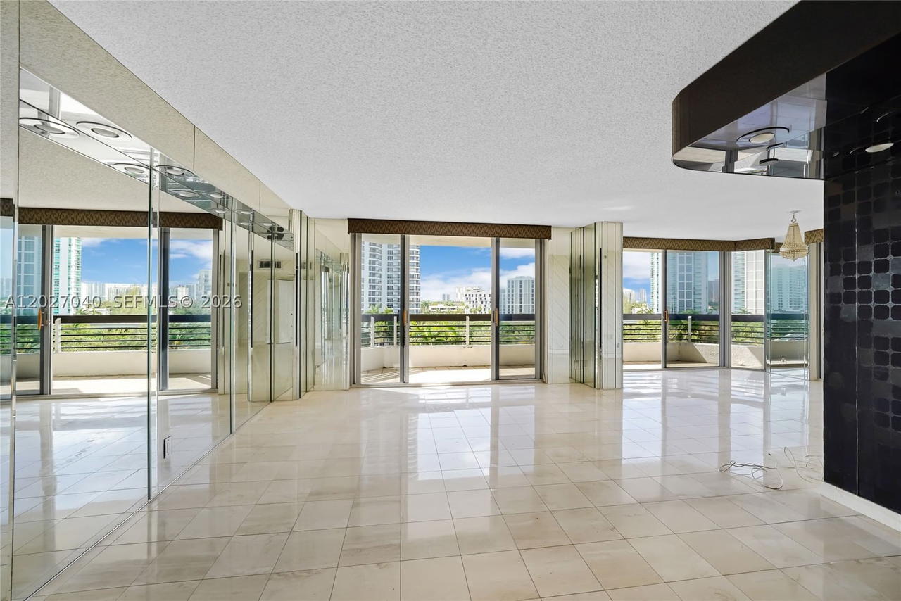 Real estate property located at 3600 Mystic Pointe Dr #812, Miami-dade, Mystic Pointe Condo No On, Aventura, FL