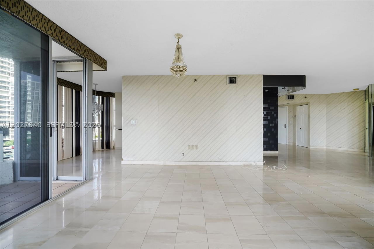Real estate property located at 3600 Mystic Pointe Dr #812, Miami-dade, Mystic Pointe Condo No On, Aventura, FL