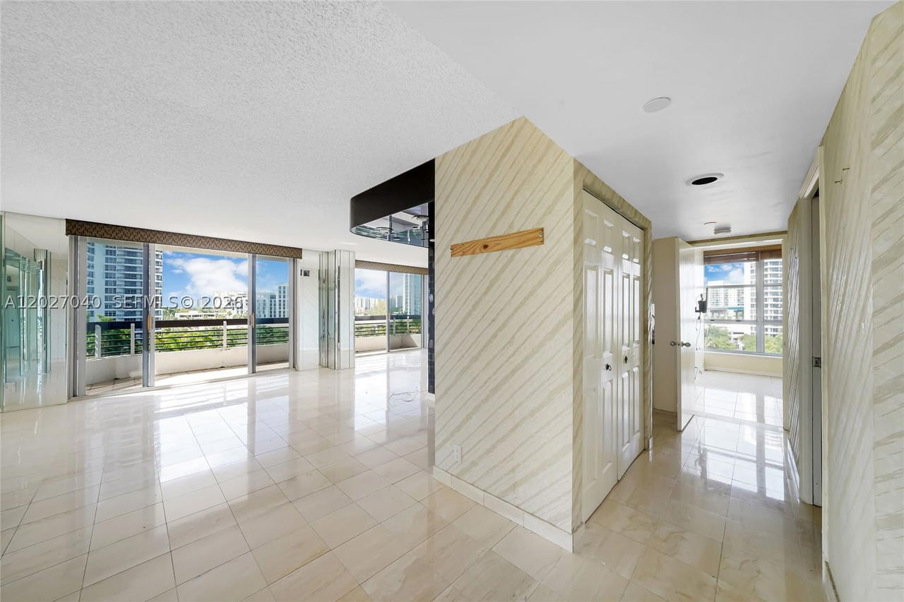 Real estate property located at 3600 Mystic Pointe Dr #812, Miami-dade, Mystic Pointe Condo No On, Aventura, FL