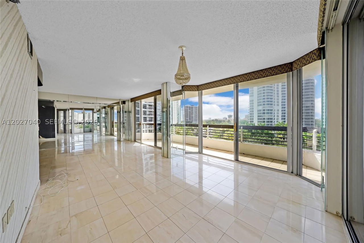 Real estate property located at 3600 Mystic Pointe Dr #812, Miami-dade, Mystic Pointe Condo No On, Aventura, FL