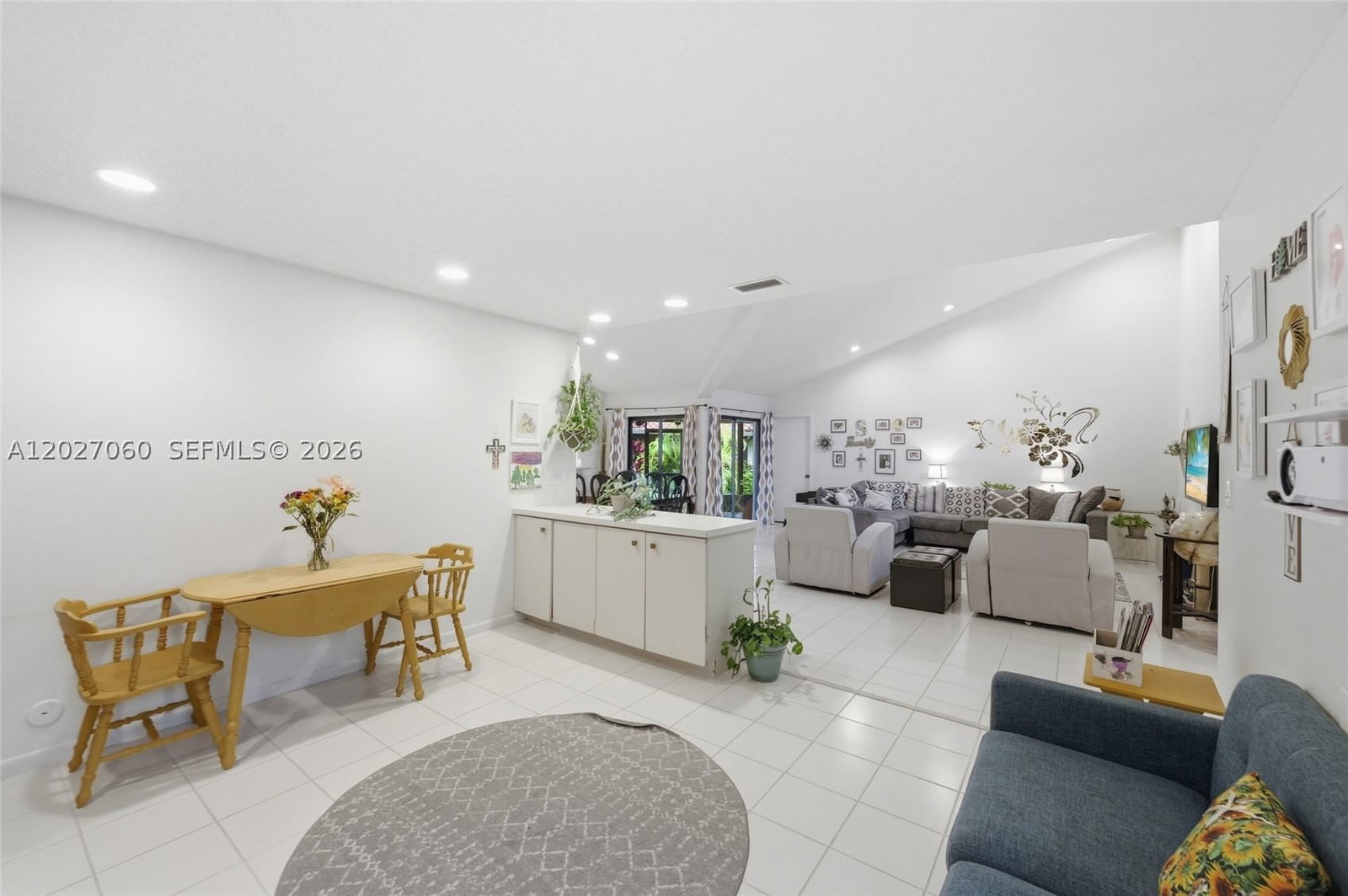 Real estate property located at 8189 Pine Cir #49, Broward, Pines At Woodmont Ii Condo, Tamarac, FL