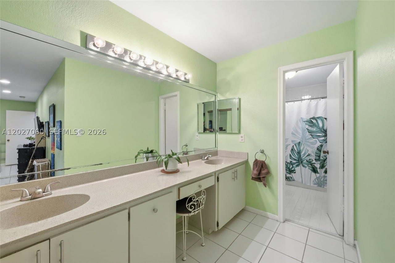 Real estate property located at 8189 Pine Cir #49, Broward, Pines At Woodmont Ii Condo, Tamarac, FL