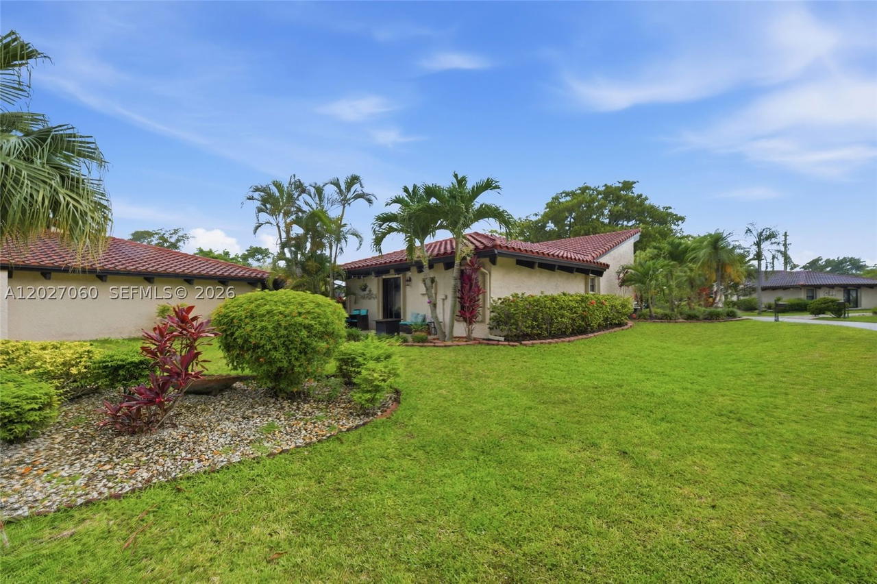 Real estate property located at 8189 Pine Cir #49, Broward, Pines At Woodmont Ii Condo, Tamarac, FL