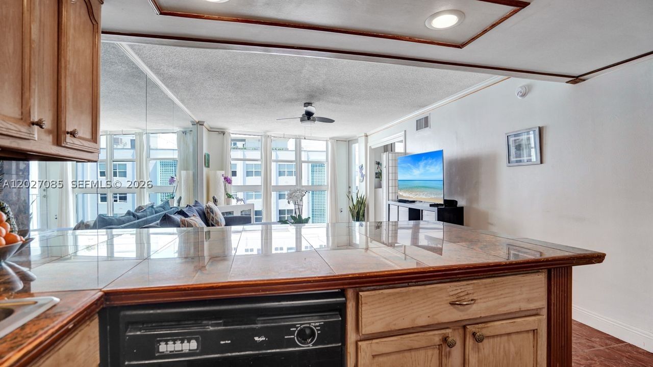 Real estate property located at 1228 West Ave #1404, Miami-dade, Bayview Terr Condo, Miami Beach, FL
