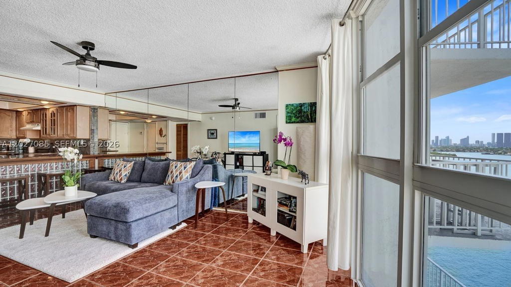Real estate property located at 1228 West Ave #1404, Miami-dade, Bayview Terr Condo, Miami Beach, FL