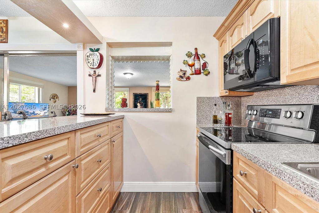 Real estate property located at 5540 180th Ter, Miami-dade, Carol City Lake Steven Es, Miami Gardens, FL
