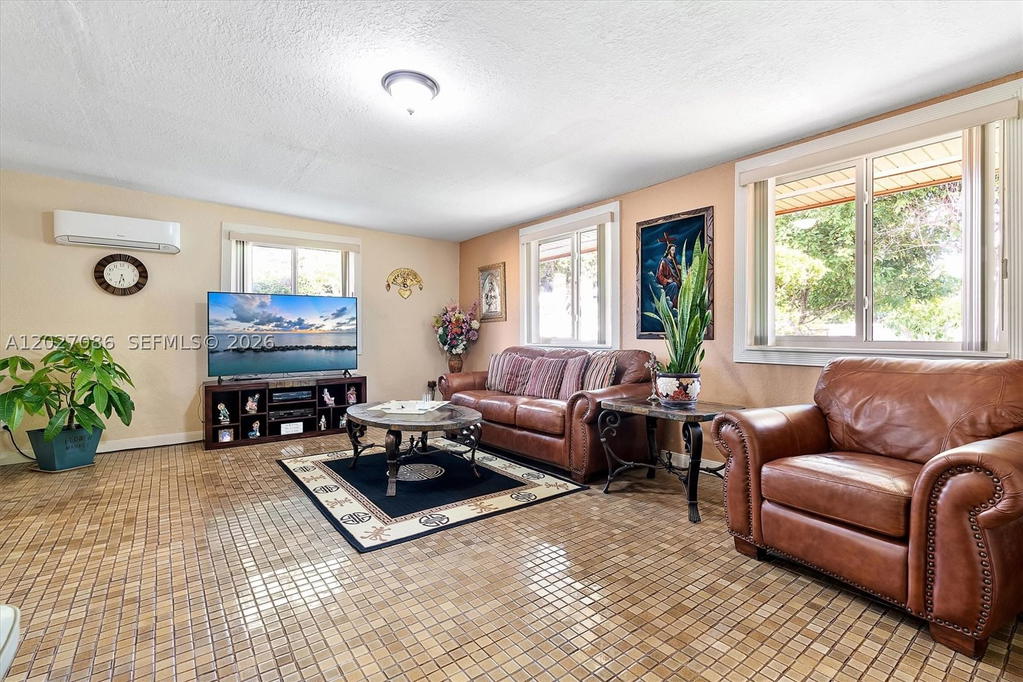 Real estate property located at 5540 180th Ter, Miami-dade, Carol City Lake Steven Es, Miami Gardens, FL