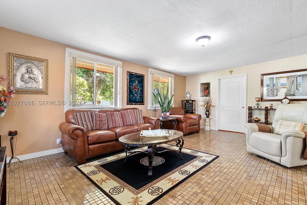 Real estate property located at 5540 180th Ter, Miami-dade, Carol City Lake Steven Es, Miami Gardens, FL