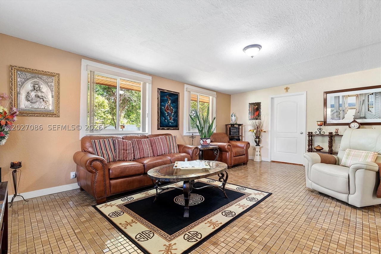 Real estate property located at 5540 180th Ter, Miami-dade, Carol City Lake Steven Es, Miami Gardens, FL