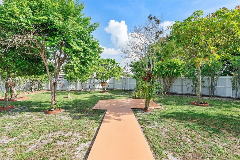 Real estate property located at 5540 180th Ter, Miami-dade, Carol City Lake Steven Es, Miami Gardens, FL