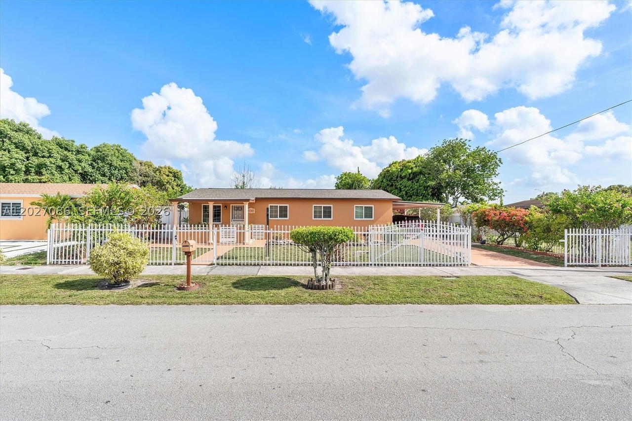 Real estate property located at 5540 180th Ter, Miami-dade, Carol City Lake Steven Es, Miami Gardens, FL