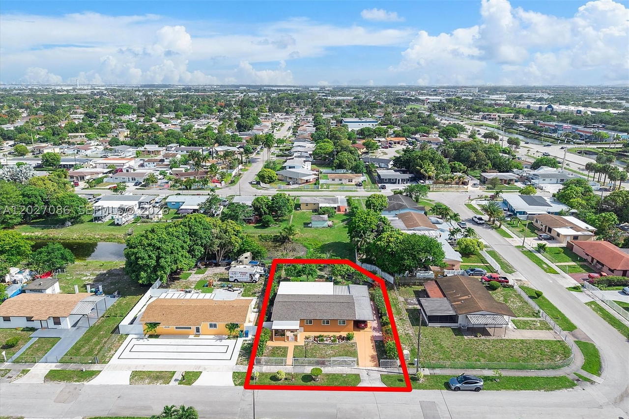 Real estate property located at 5540 180th Ter, Miami-dade, Carol City Lake Steven Es, Miami Gardens, FL
