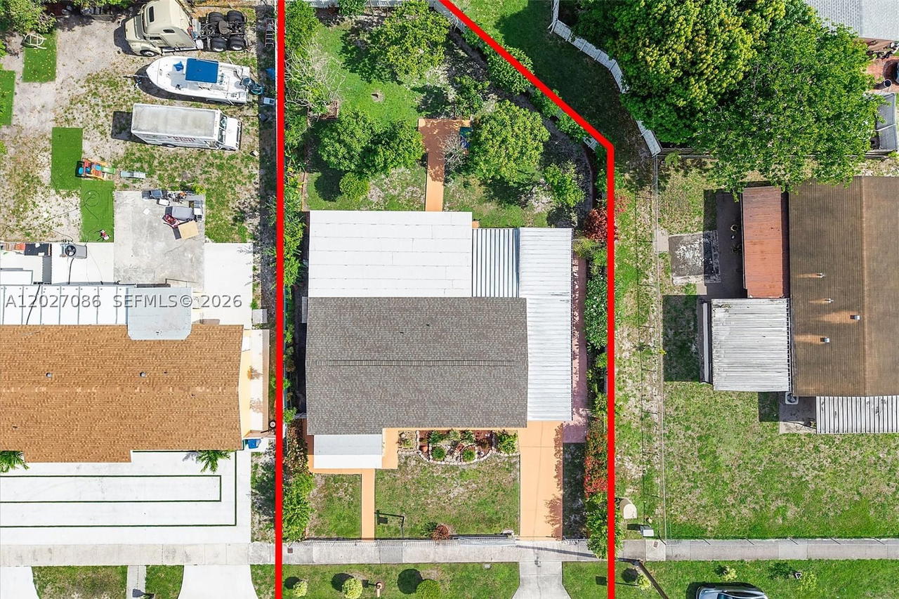 Real estate property located at 5540 180th Ter, Miami-dade, Carol City Lake Steven Es, Miami Gardens, FL