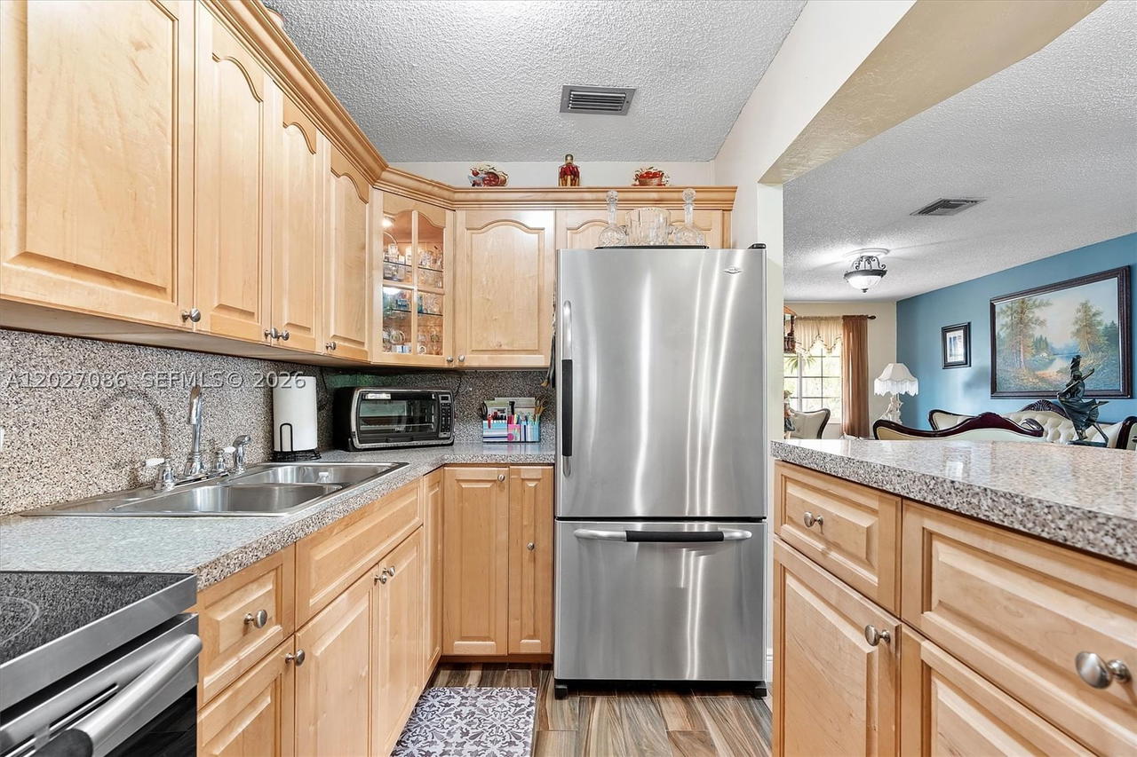 Real estate property located at 5540 180th Ter, Miami-dade, Carol City Lake Steven Es, Miami Gardens, FL