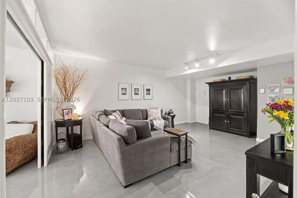 Real estate property located at 5001 Collins Ave #1E, Miami-dade, Amd Pl Of First Ocean Fro, Miami Beach, FL