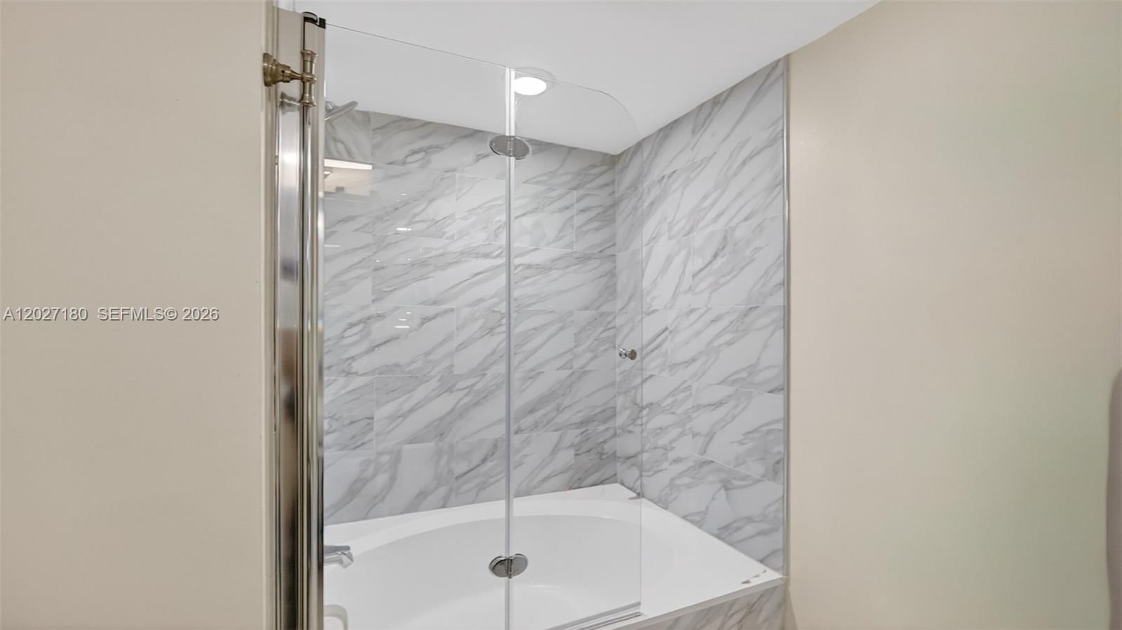 Real estate property located at 2017 Ocean Dr #1104, Broward, Avant Garde Condo, Hallandale Beach, FL
