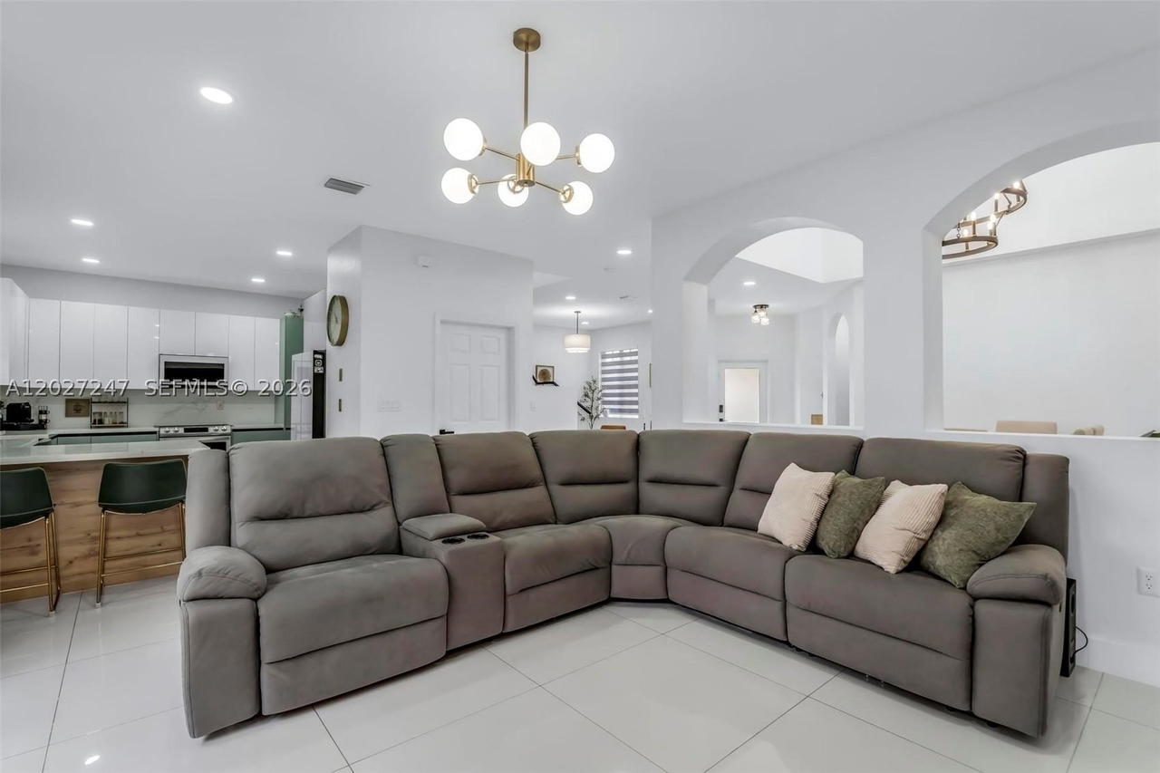 Real estate property located at 156 22nd Ter, Miami-dade, Ventanas At Homestead, Homestead, FL