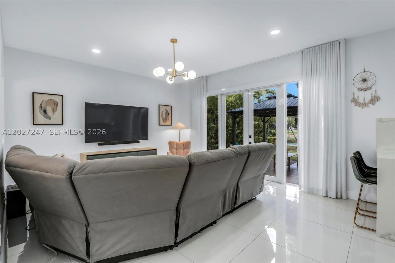 Real estate property located at 156 22nd Ter, Miami-dade, Ventanas At Homestead, Homestead, FL